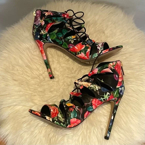 Never Worn/NWOT: Madden Girl “Raceyyy” Strappy Floral Sandals, Size 7 - Picture 7 of 7